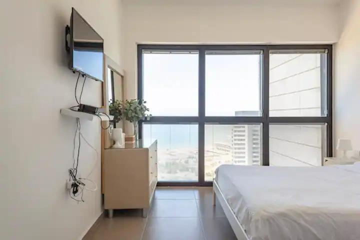 Oַ&O Group- Luxury Apt Tower Best Sea View Bat Yam Exterior photo