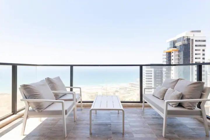 Oַ&O Group- Luxury Apt Tower Best Sea View Bat Yam Exterior photo